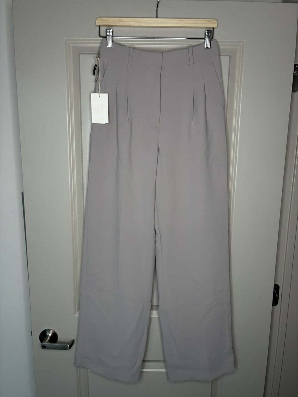 Aritzia NWT The Effortless Pant Crepette in Ashen Gray Size 6 Wide Leg